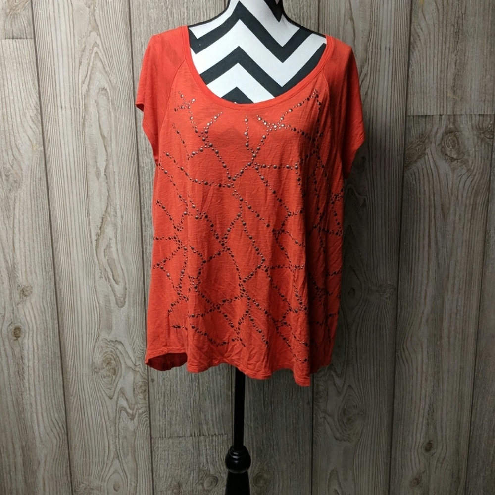 Apt 9 bronze dot tshirt.